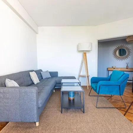 Apartament Charming 1br Flat With Balcony - Central Paryż