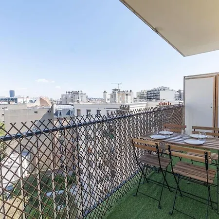 Charming 1br Flat With Balcony - Central Paryż