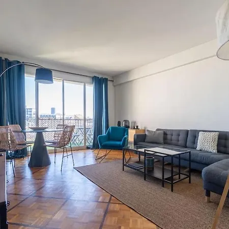 Charming 1br Flat With Balcony - Central Apartment